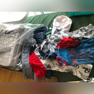 Boy’s 5-6t bundle with chair 2 booster cushion!